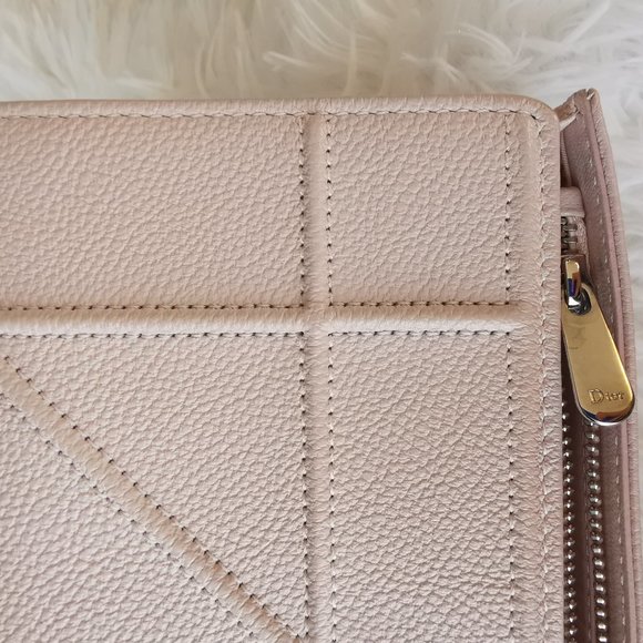 Christian Dior Diorama Wallet on Chain Clutch - Picture 12 of 15